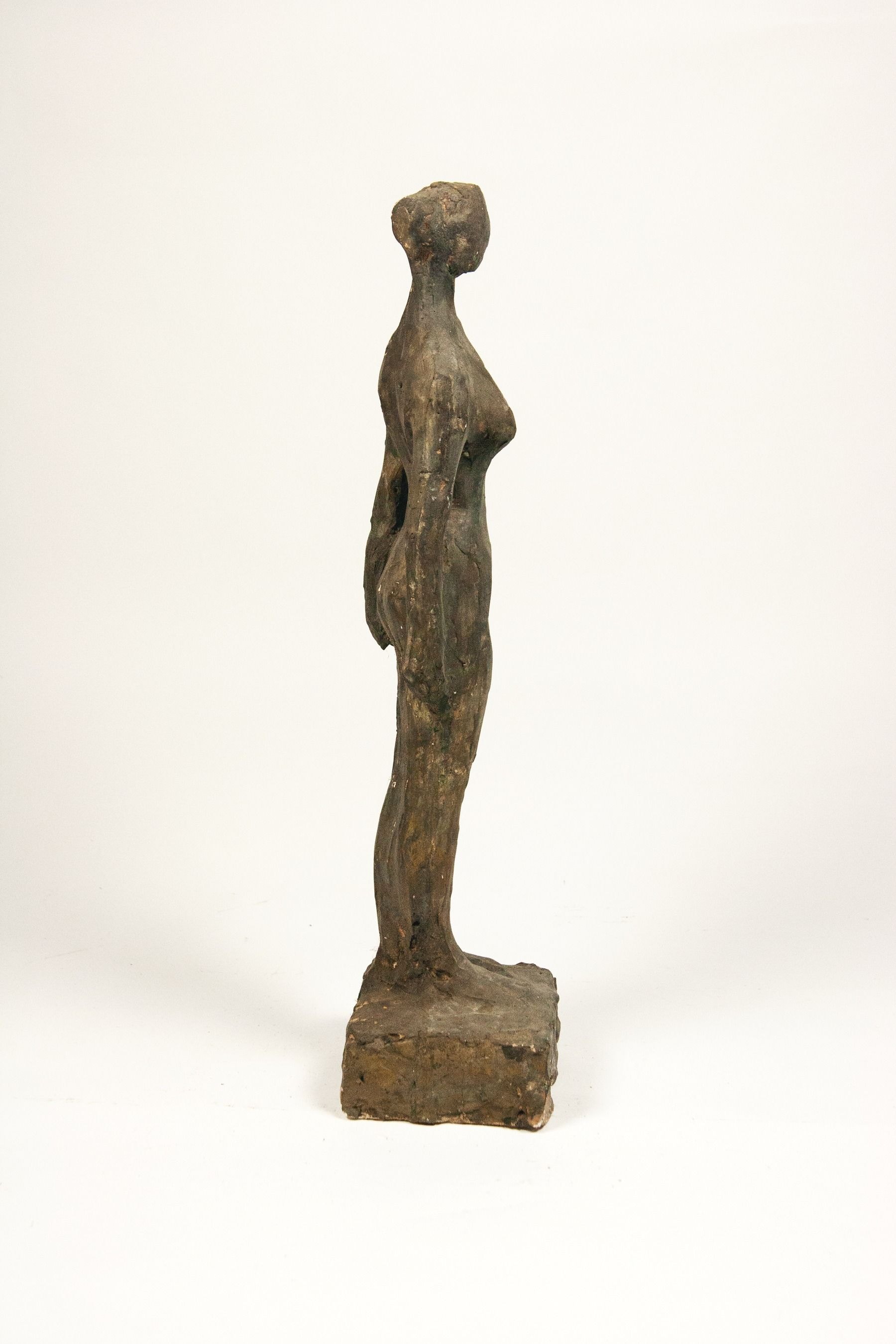 Stehende Frauenfigur – More views 2