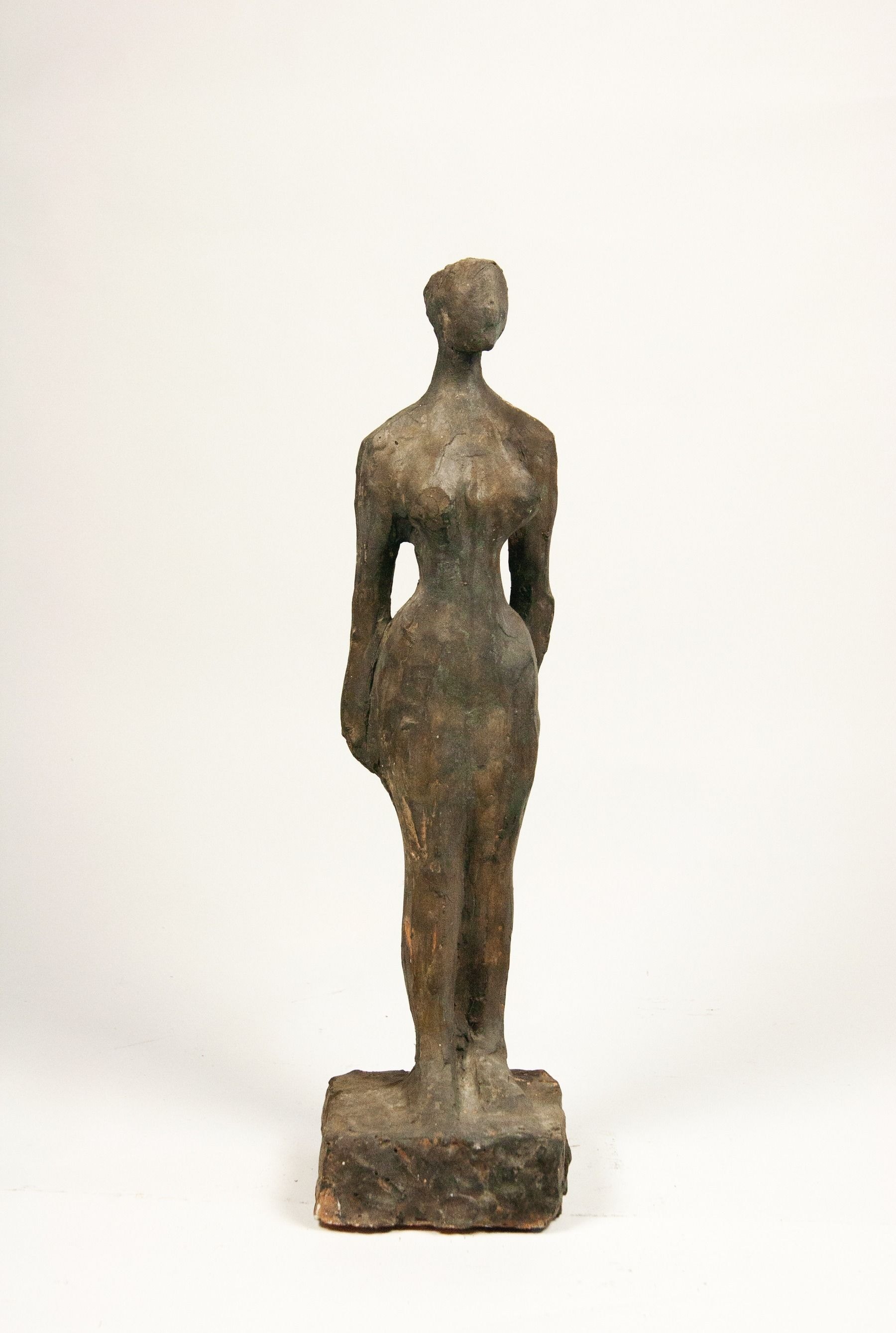 Stehende Frauenfigur – More views 1
