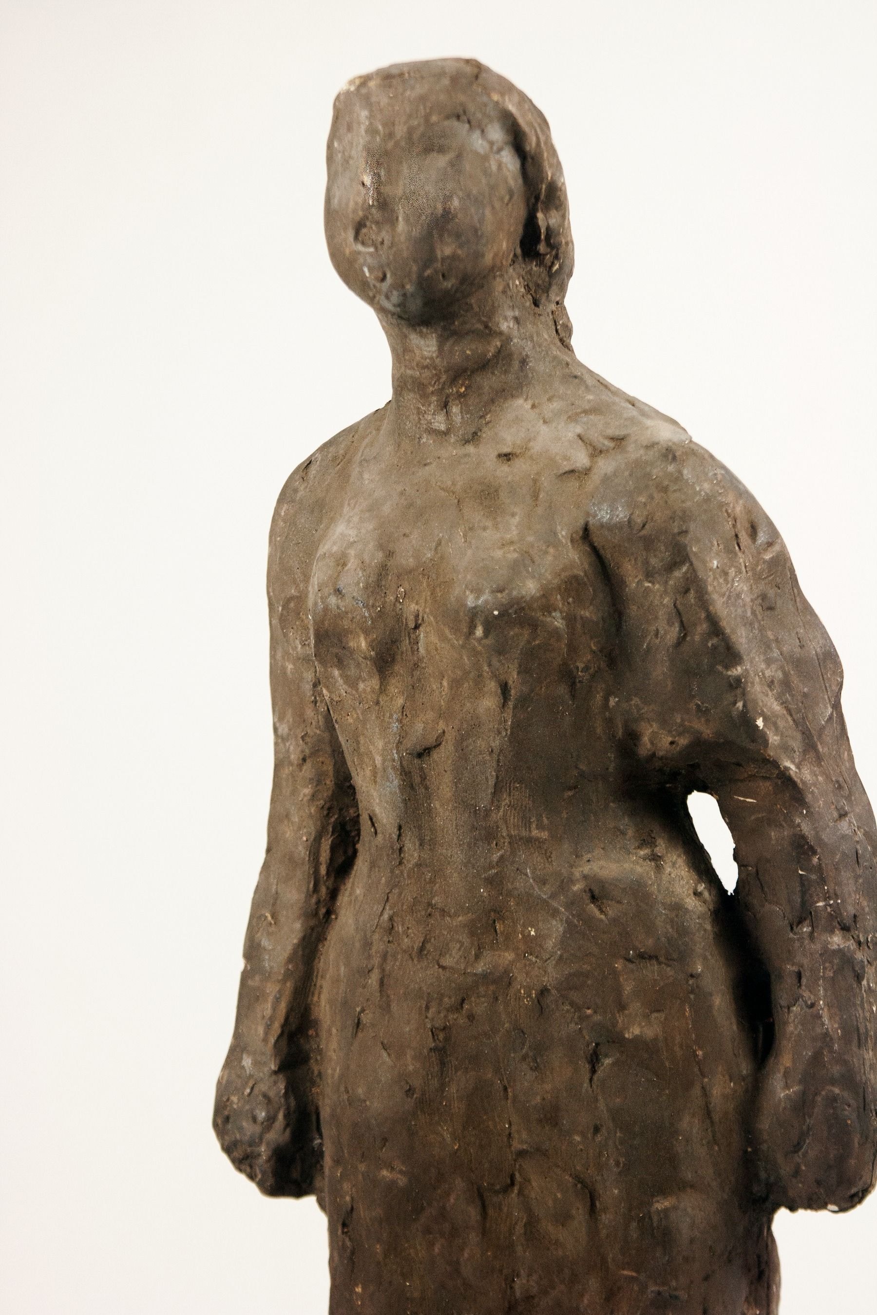 Singende Frauenfigur – More views 2