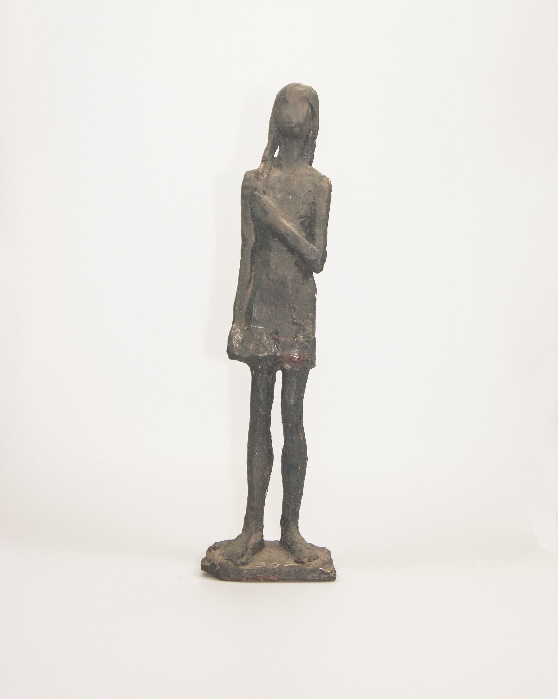 Kleine Mädchenfigur – More views 1