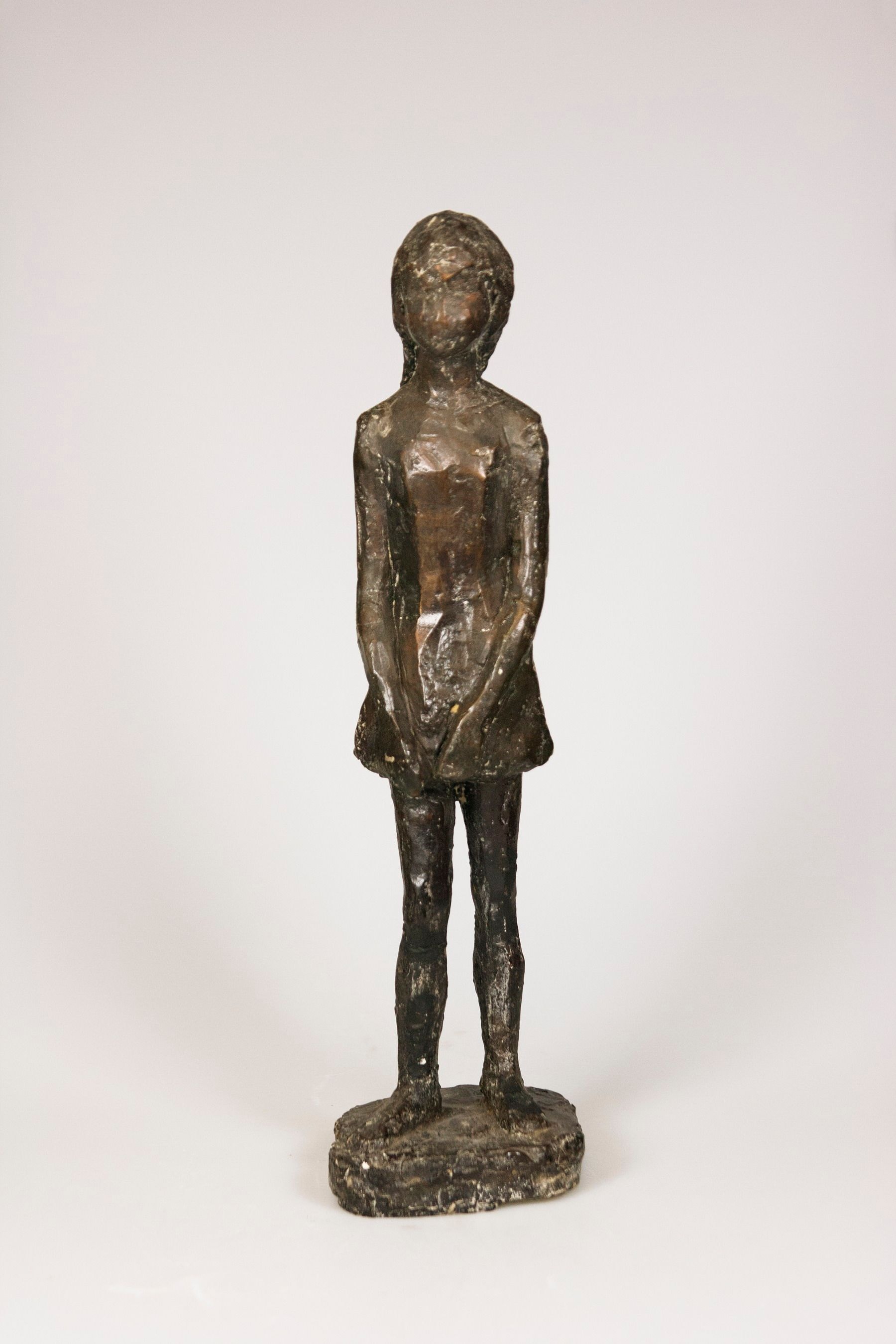 Mädchenfigur – More views 1