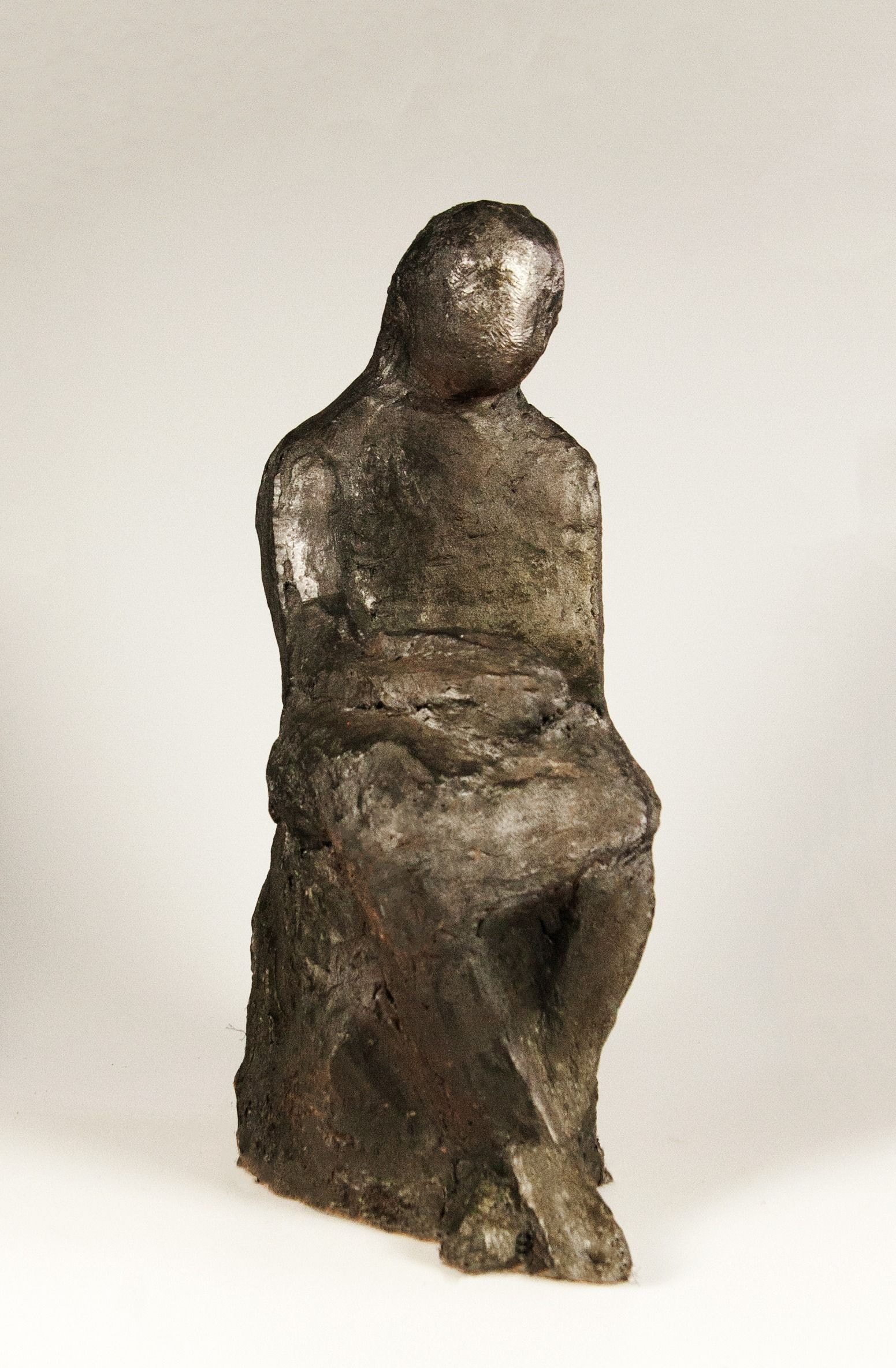 Sitzende Frau – More views 2